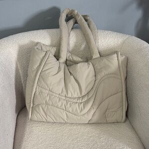 Thirty Years Drift Tote in Pebble